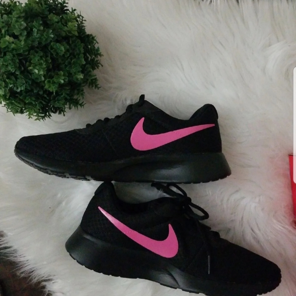 💗New Black and Pink Bling Nike Tanjun💗 - Picture 4 of 7